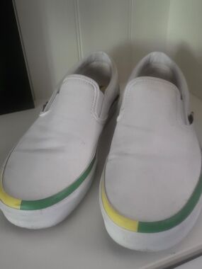 Vans White - Classic Slip-on Rainbow Foxing -